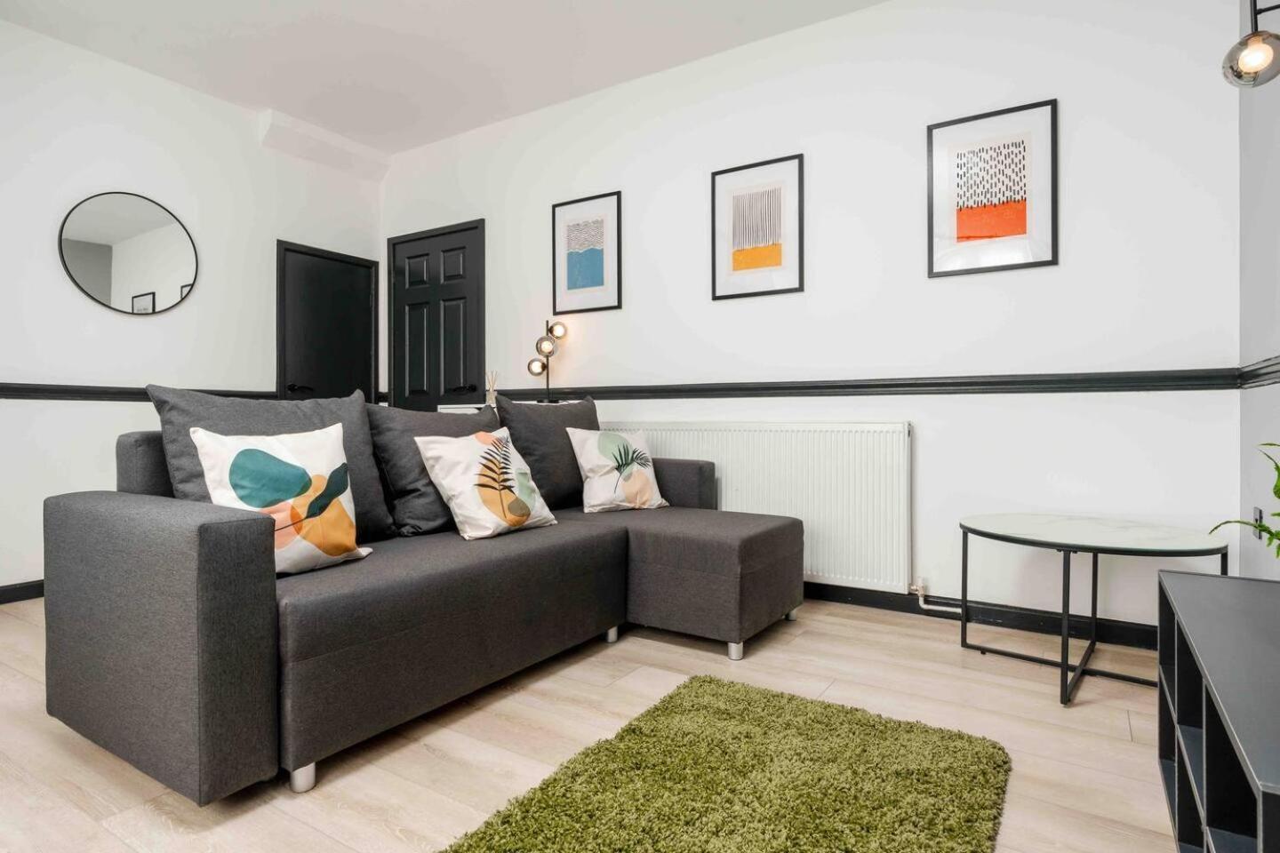Villa 3-Bed Scouse House Near Anfield & Goodison Liverpool Exterior foto